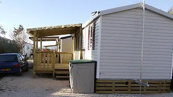 Azur Soleil Les Pins Maritimes Campground * Йер