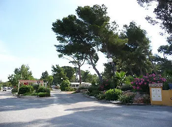 Отель Azur Soleil Les Pins Maritimes Campground *