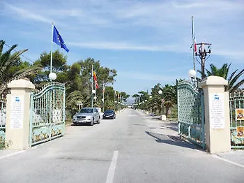 Отель Azur Soleil Les Pins Maritimes Campground